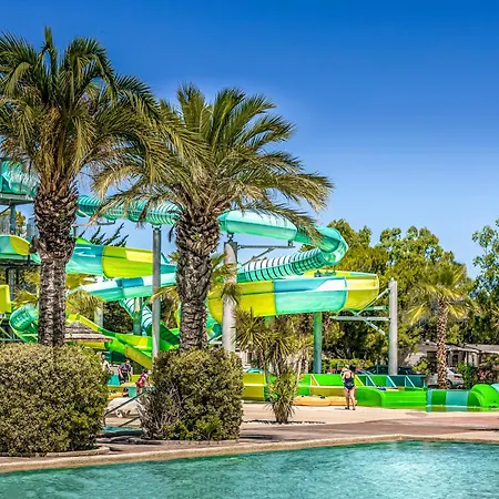 Camping L'oasis Et California مكان تخييم 4*