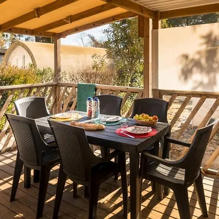 Camping L'oasis Et California مكان تخييم Le Barcarès