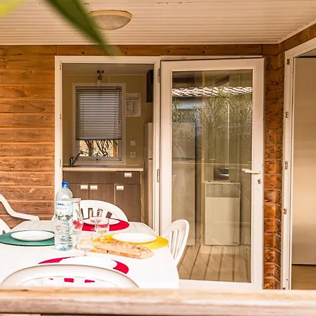 Camping L'oasis Et California مكان تخييم Le Barcarès