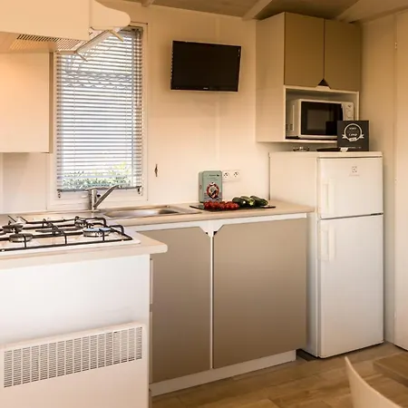Camping L'oasis Et California مكان تخييم Le Barcarès