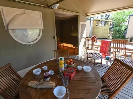 مكان تخييم Camping L'oasis Et California 4*